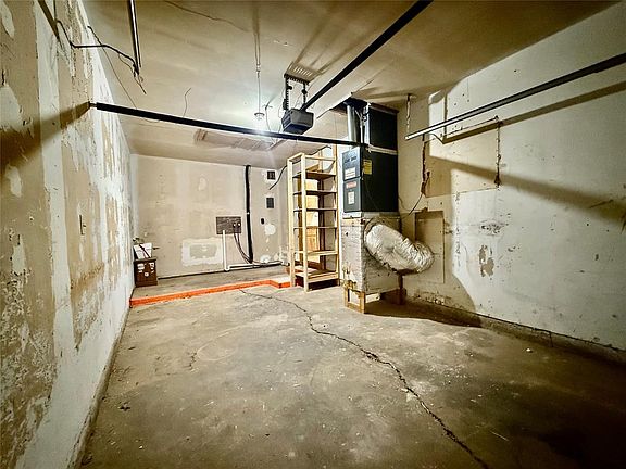 5th image of 308 S Magnolia Ave