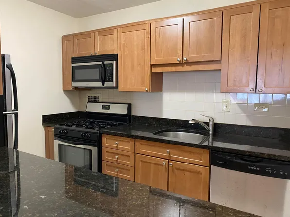 8 Whittier Pl, Boston, MA