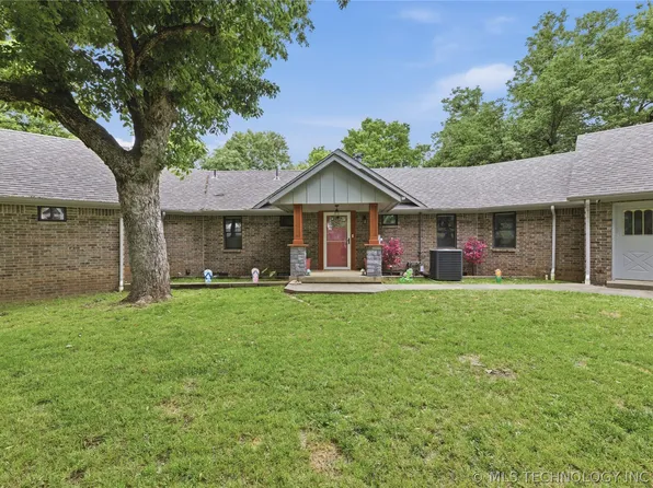 1701 N Hopi St, Chouteau, OK 74337