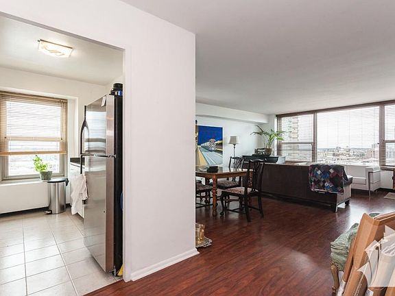 4th image of 3600 N Lake Shore Dr Ste 3