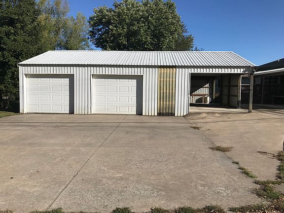 3rd image of 971 N Cortney Ave