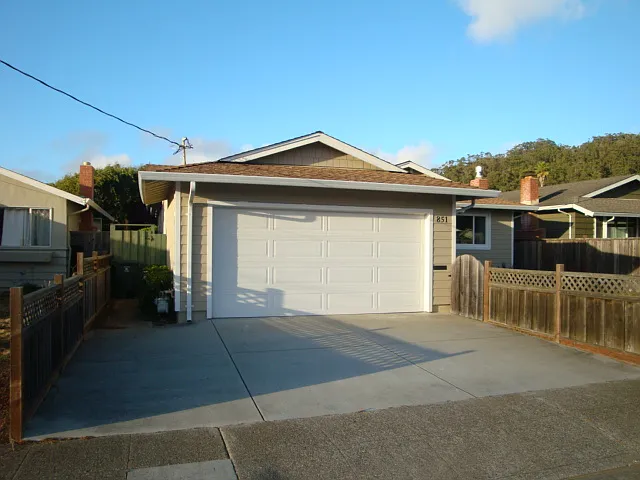851 Standish Rd — Photo 2