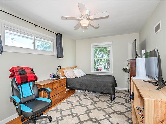4th image of 211 Monica Dr