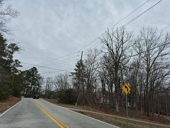 4th image of 2824 Pope Rd