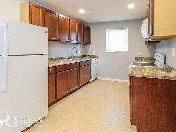3rd image of 1532 Wilcox Ave