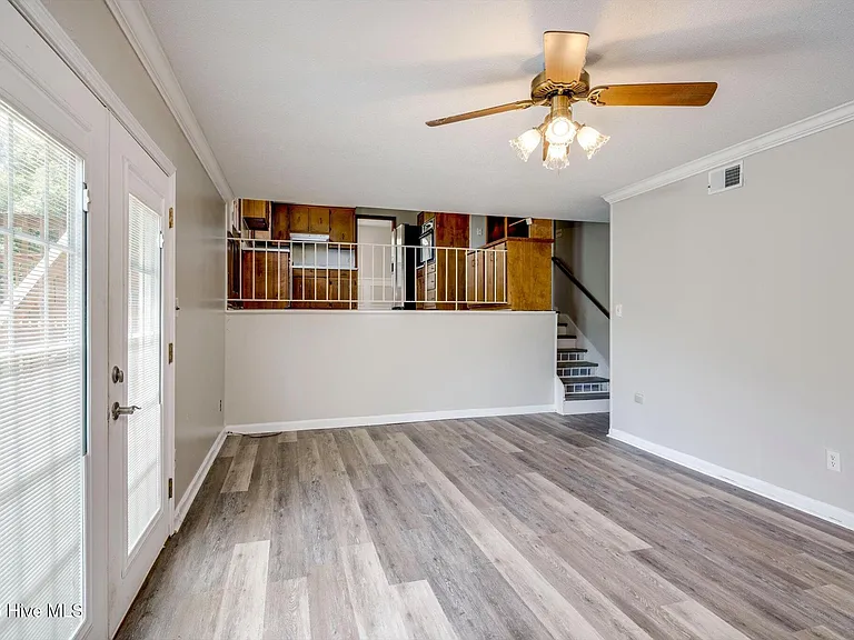 152 Holiday Dr — Photo 22