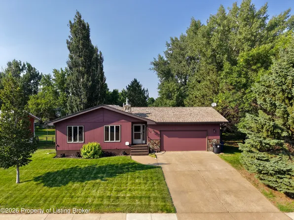 728 23rd St W, Dickinson, ND 58601
