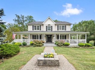 11 Lisa Ln, New Windsor, NY 12553