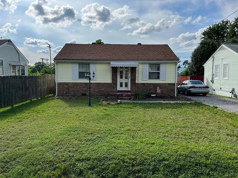 920 Marilyn Rd — Photo 3