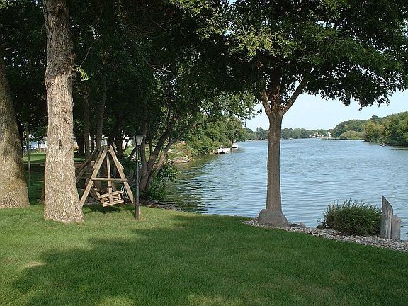 3rd image of 2004 W River Dr