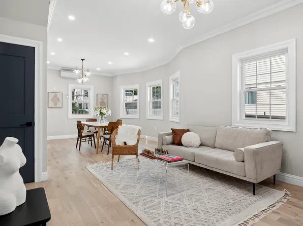 318 East 16th Street image 2 of 10
