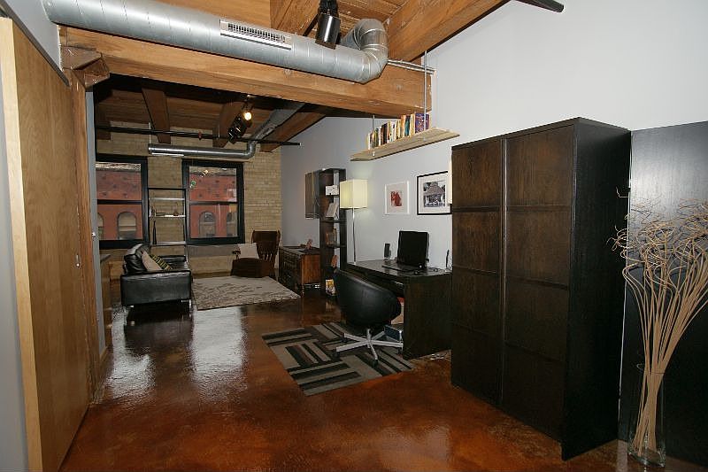 Beautiful floors, High Ceilings