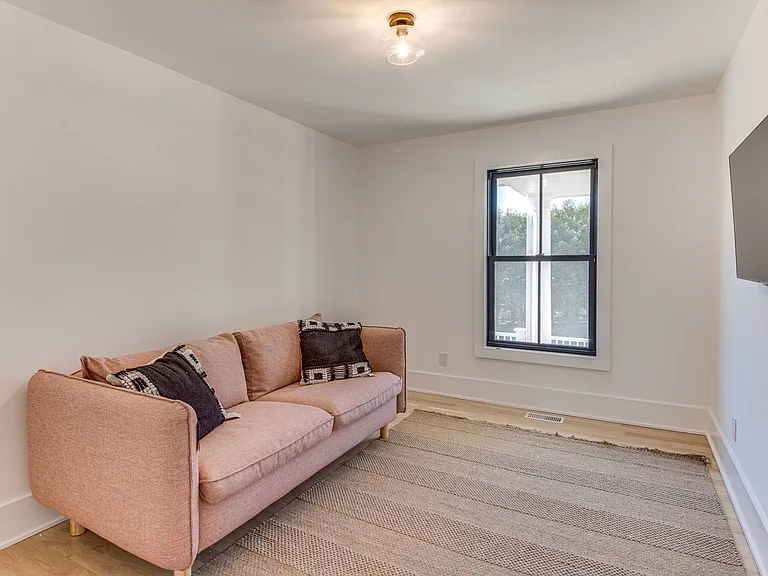 411 Elliston Way — Photo 11