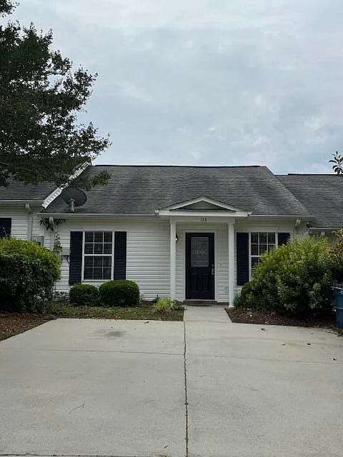 133 Hillsborough Ln