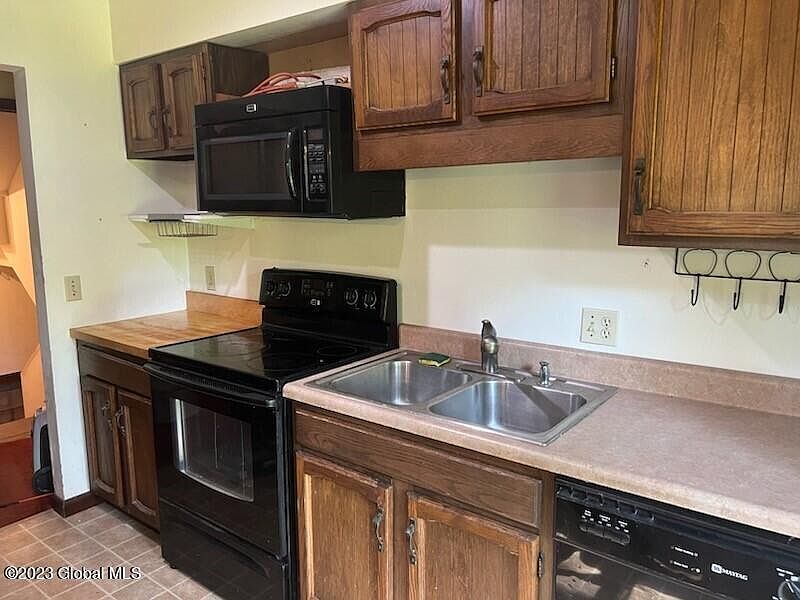 4th image of 80 Vosburgh Road