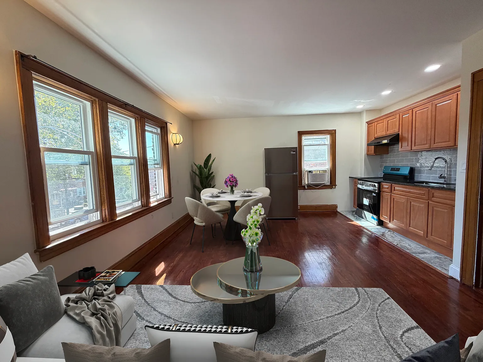 4 bed, 1.5 bath, 1100 sqft, $3,500 — Photo 3