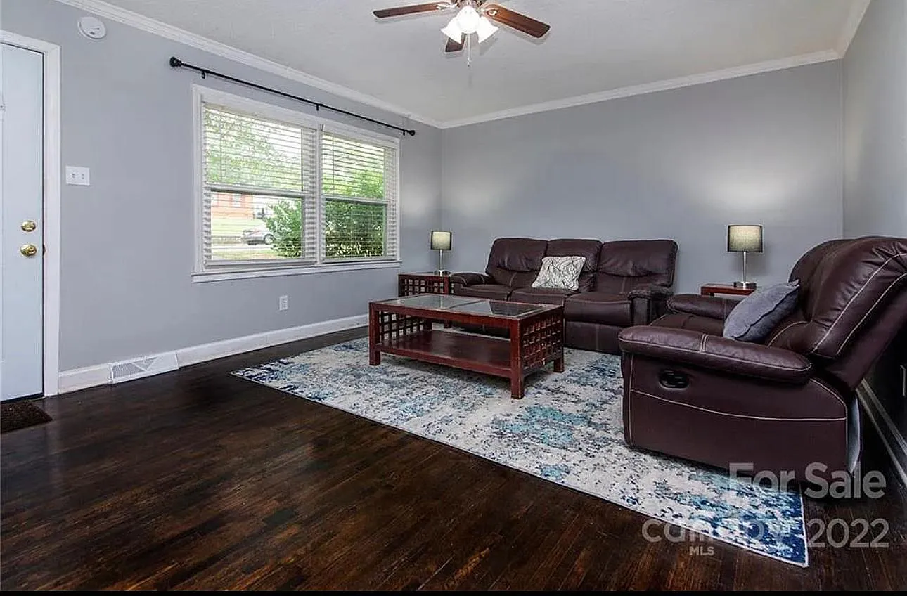3 bed, 1020 sqft, $2,200 — Photo 4