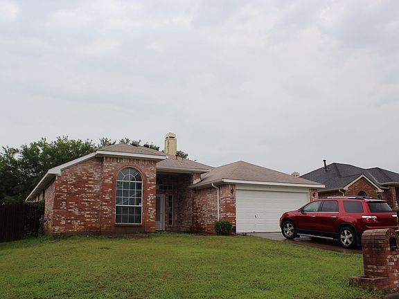 2nd image of 924 Winterwood Ct