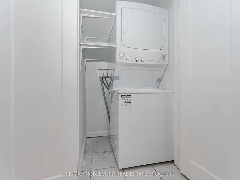 131 Dunstan Cres #LOWER — Photo 25