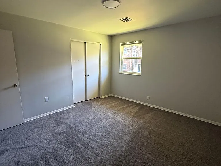 Fairmont Apartments — Photo 20