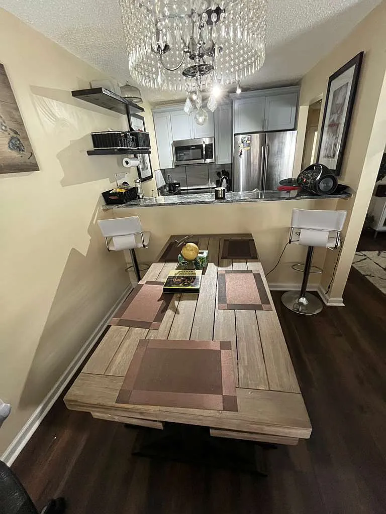 3 bed, 2.5 bath, 1212 sqft, $2,600 — Photo 4