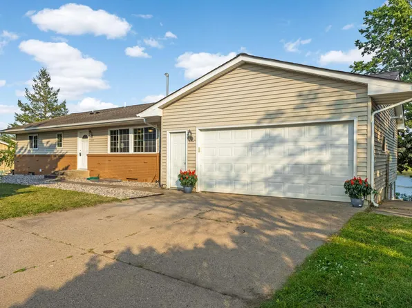 5215 Hanrehan Lake Blvd, Savage, MN 55378