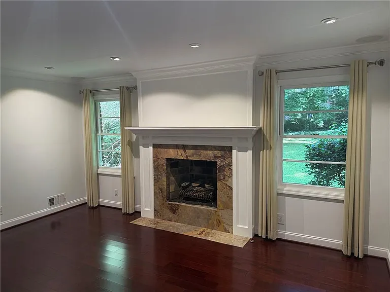6651 Castleton Dr — Photo 13