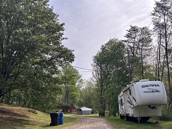 5th image of 532 Hopkins Rd