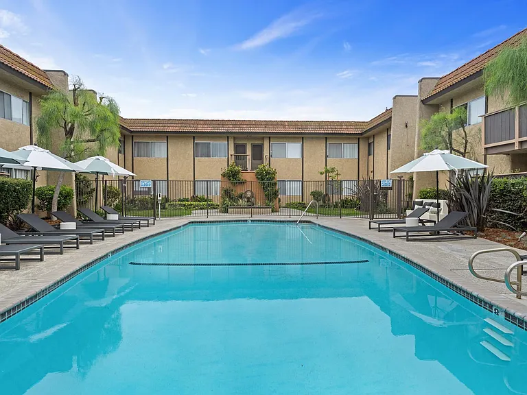 Tuscany Apartments — Photo 17
