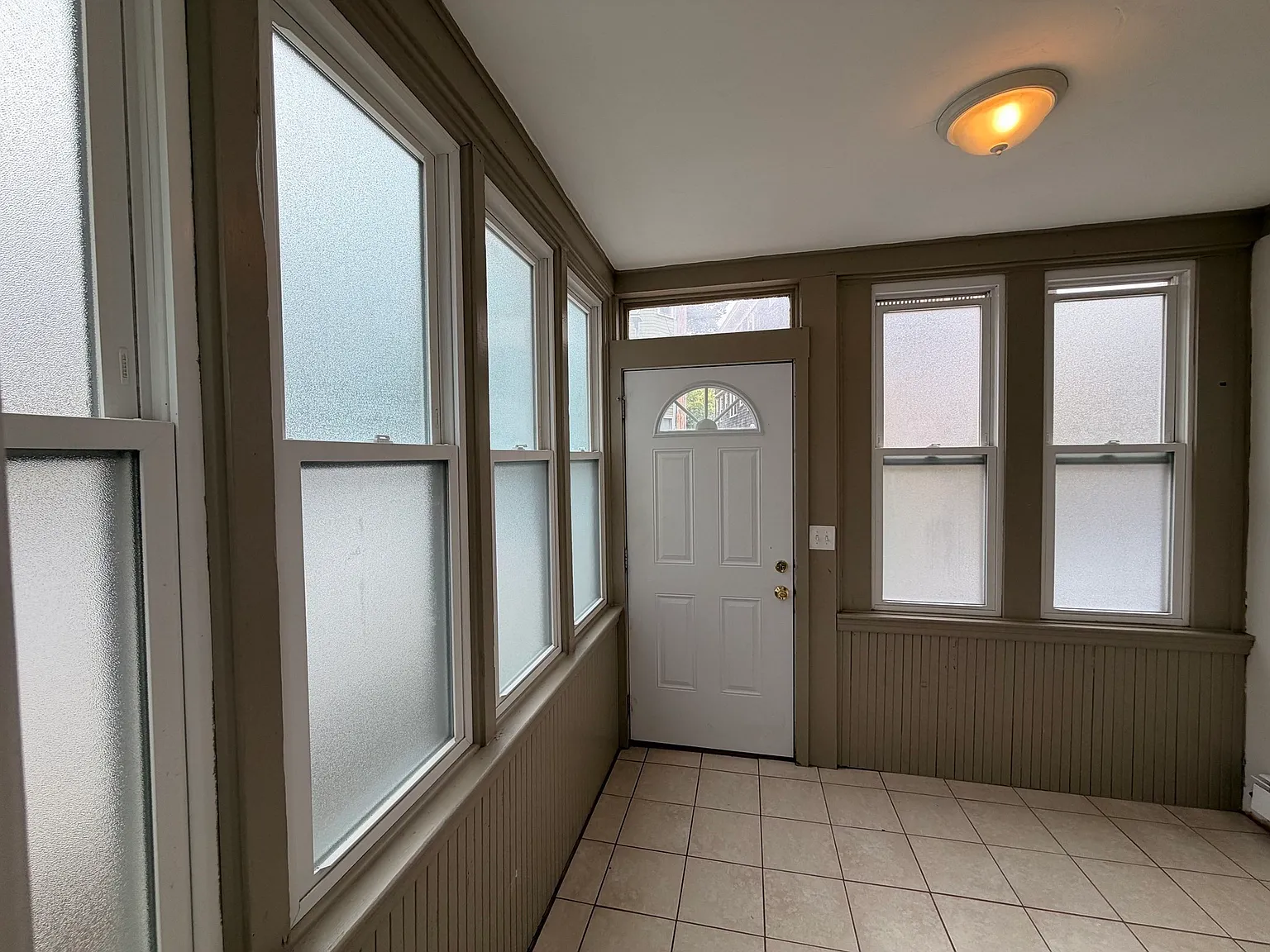 4 bed, 1.5 bath, 1400 sqft, $3,950 — Photo 2