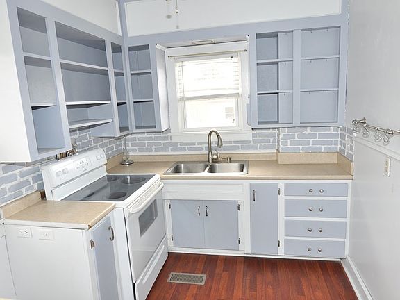 2nd image of 1012 N Crater Ave