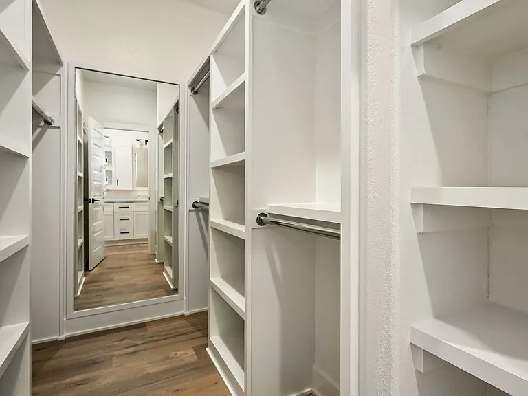 100 & 102 Amberwood Ct — Photo 15