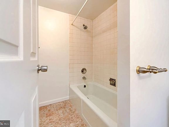 4th image of 4515 Willard Ave APT 1121S