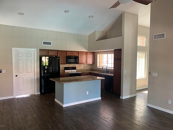 5th image of 617 E Avenida Sierra Madre