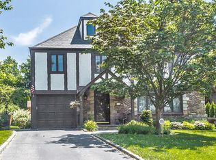 34 Woodcut Ln, Manhasset, NY 11030