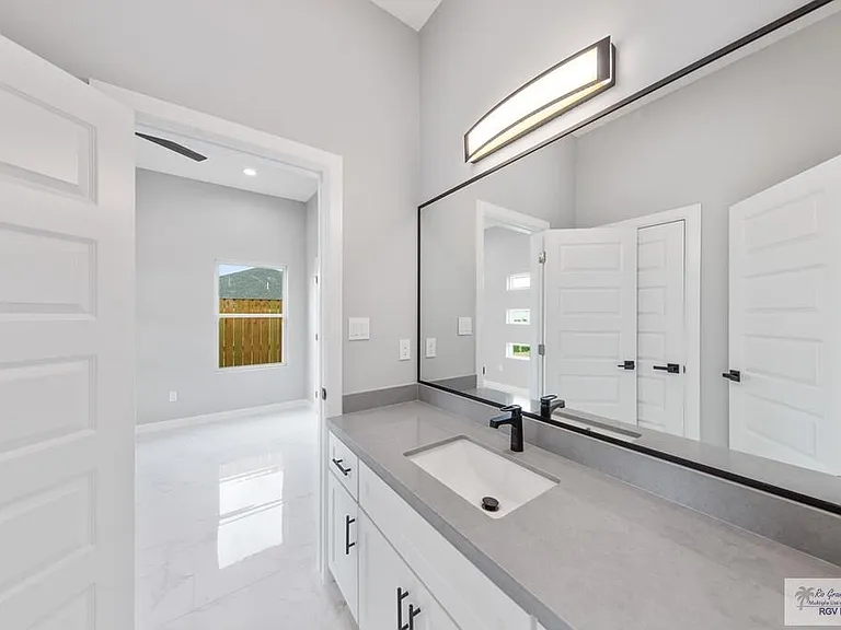 7411 Converse Lk — Photo 14