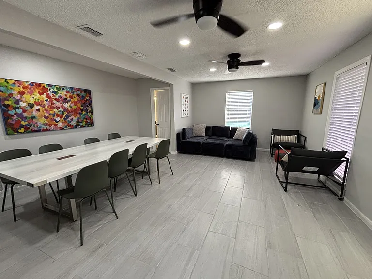 Edinburg Place Apartments — Photo 14