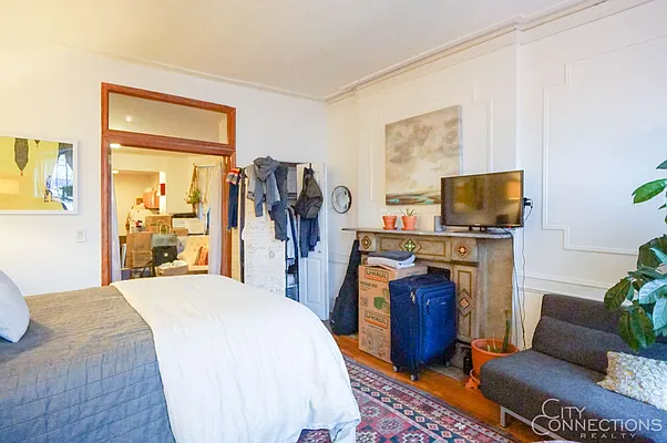 Rented by City Connections Realty | media 18