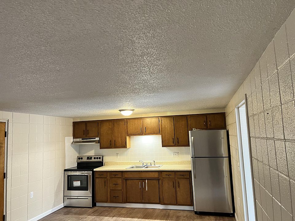 1st image of 1118 E Morton Ave #74