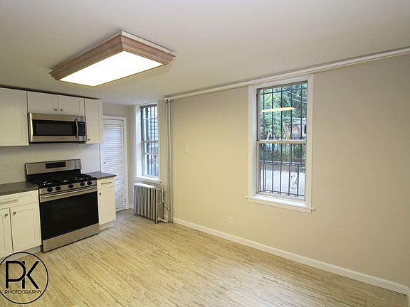 3rd image of 83 Calyer St APT 1