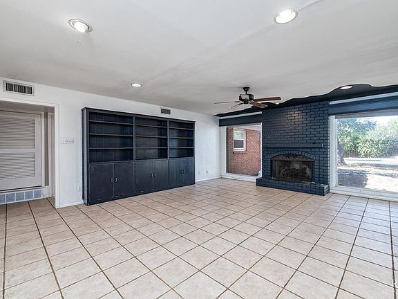 3rd image of 2809 W Ave N