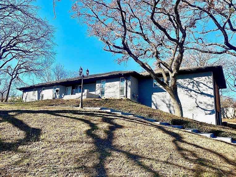 1st image of 3906 Wildwood Dr