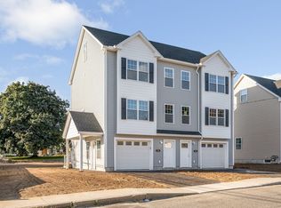 74 Bunker Hill St #74, Lowell, MA 01850