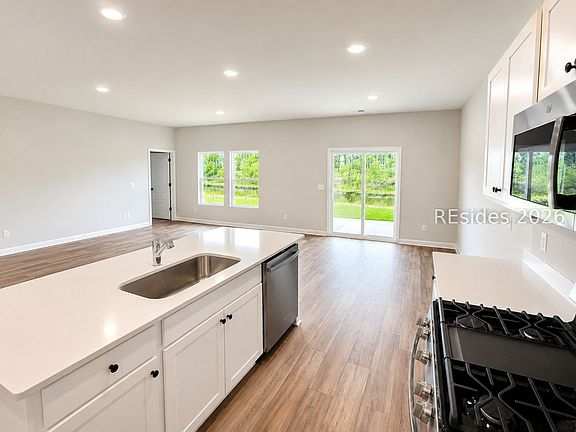 5th image of 933 Sweetbay Dr
