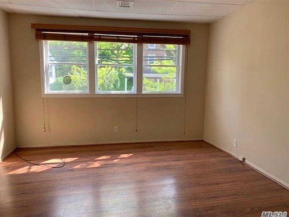 4th image of 406 Main St