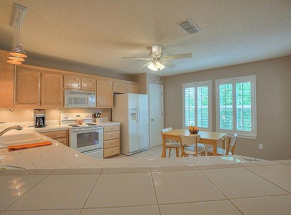 5th image of 4931 Placido Dr NE
