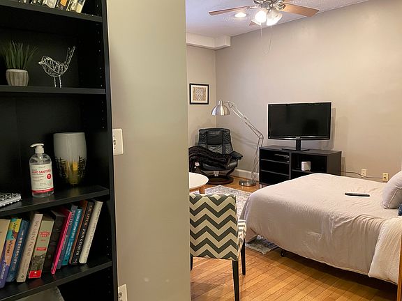 2nd image of 1401 Columbia Rd NW APT 208