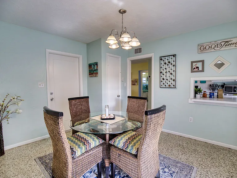 N Tamiami Trl — Photo 21