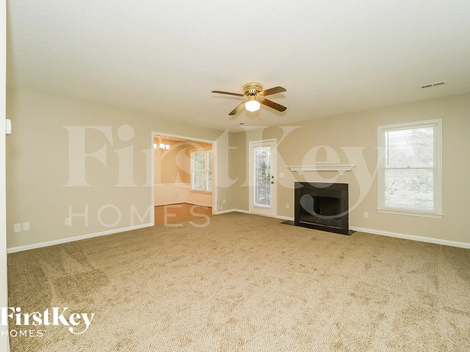3 bed, 2.0 bath, 1440 sqft, $2,190 — Photo 2