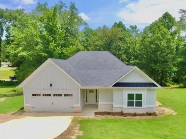 222 Cedar Valley Dr, Wedowee, AL 36278